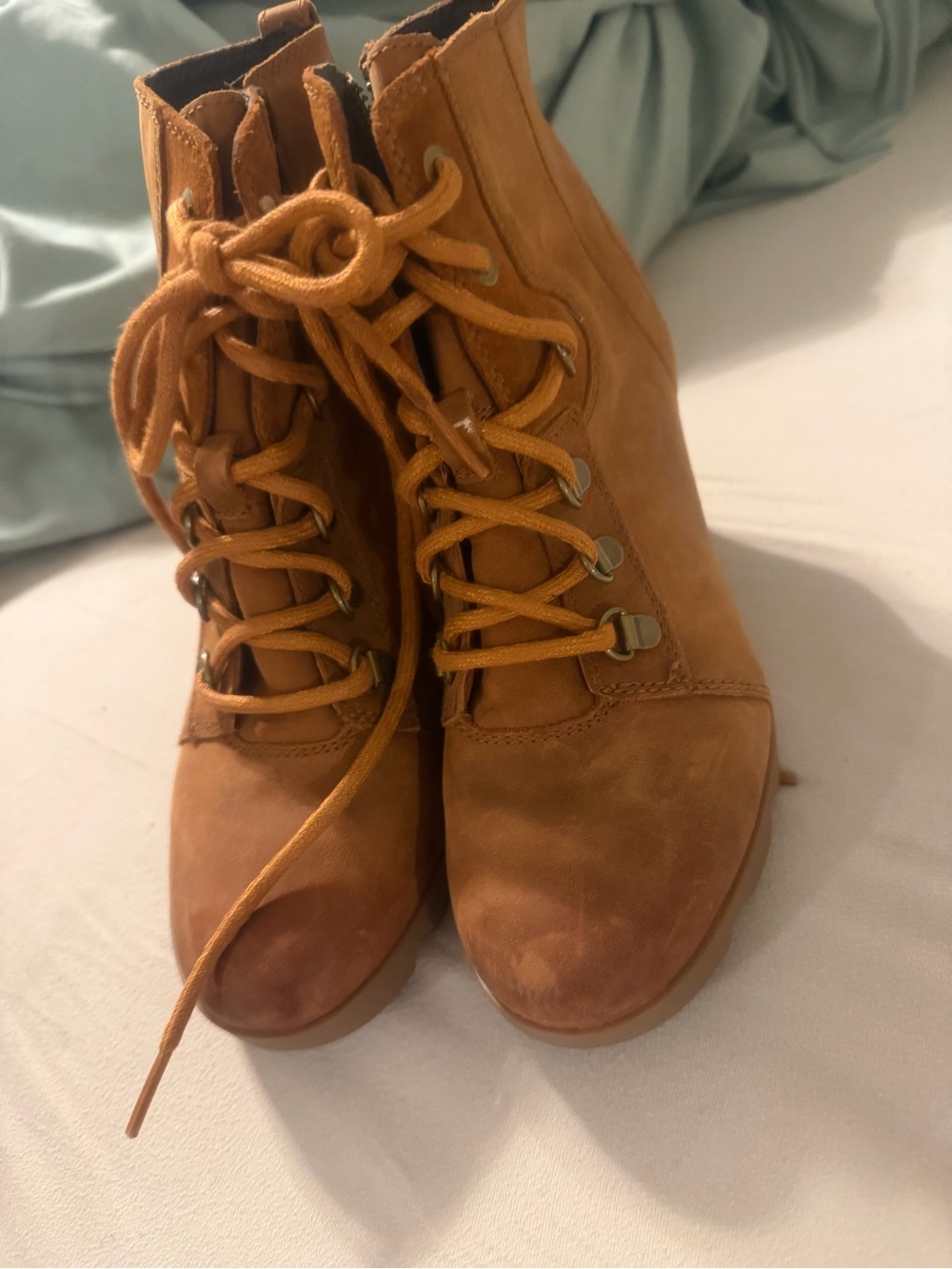 Sorel Women's Tan Lace-Up Suede Ankle Boots